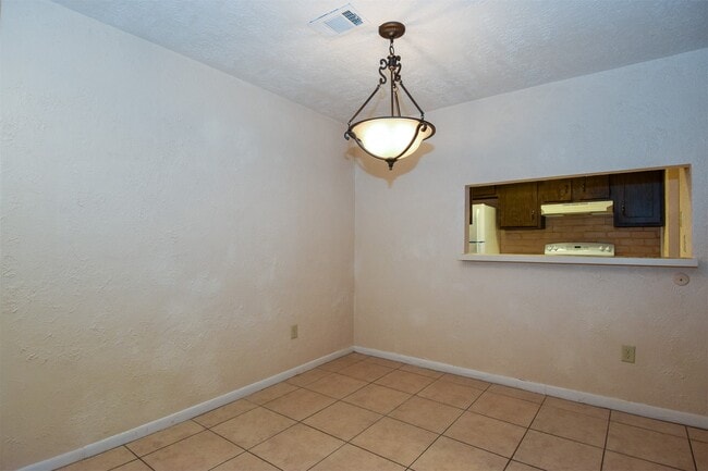 Building Photo - 1513 Barcelona Way Dr
