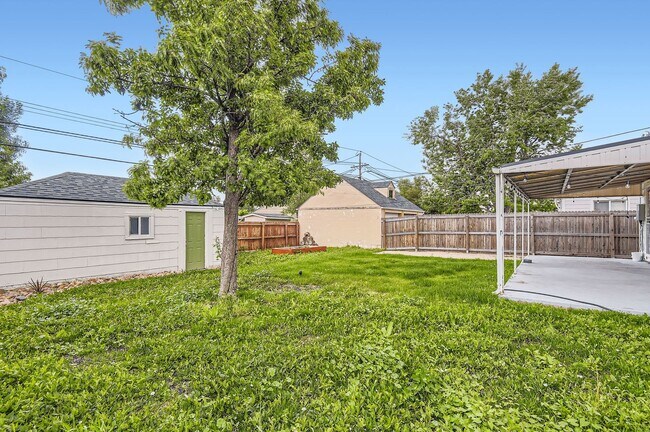 Building Photo - Remodeled 2BD, 1.5BA Chaffee Park Home with 1-Car Garage
