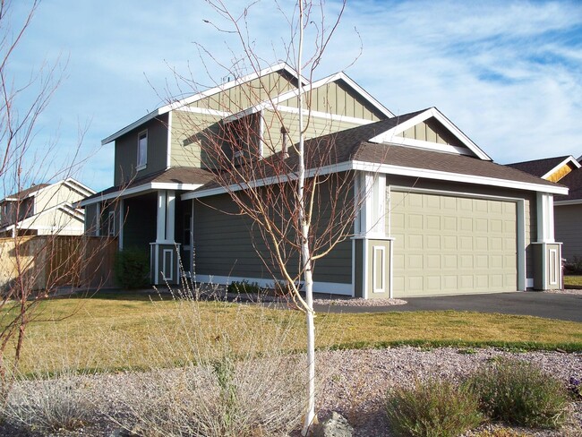 Building Photo - TAKE A LOOK AT THIS GORGEOUS HOME SITTING ...