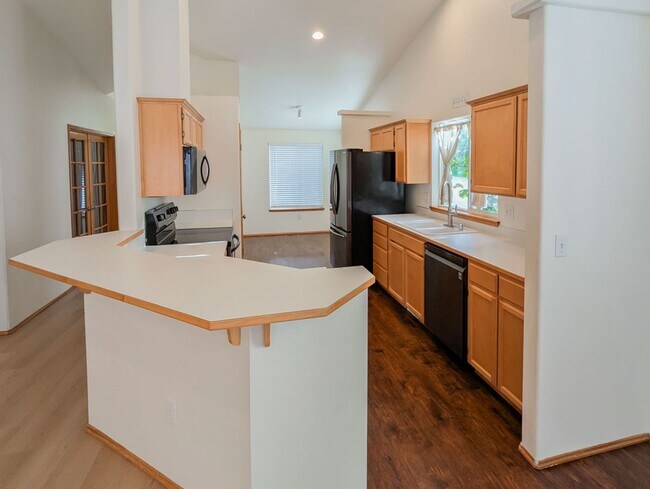 Building Photo - Beautiful 3 bed, 2 bath Rambler with fully...