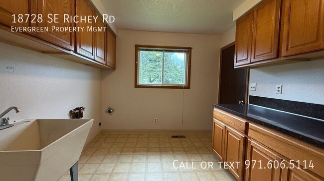 Building Photo - 18728 SE Richey Rd