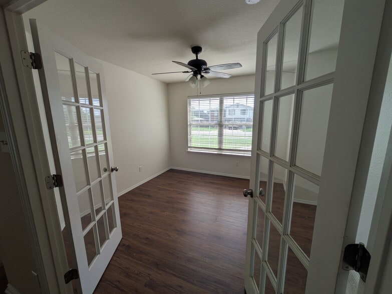 Building Photo - 133 Carolyns Way