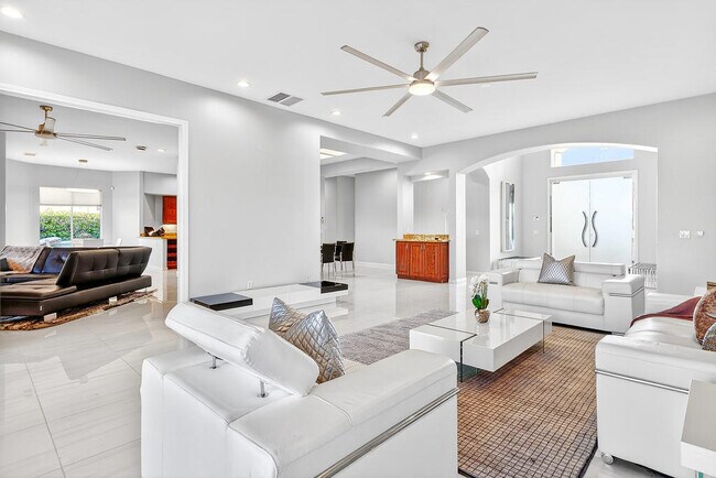 Building Photo - 5 Curie Ct