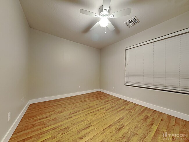 Building Photo - 9126 W Serrano St