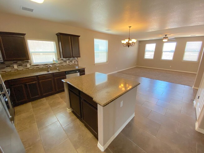 Building Photo - East El Paso LARGE 4 bed Refrig A/C!