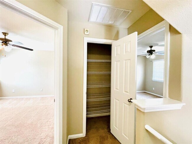 Building Photo - 6330 Applewood Forest Dr