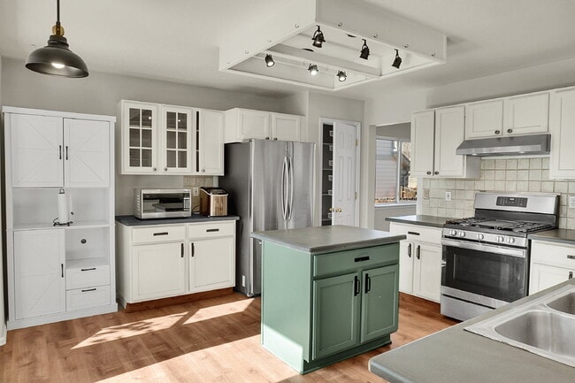 Building Photo - $2,545.00, 4 bed, 3.5 bath, located in Colorado Springs with upgrades