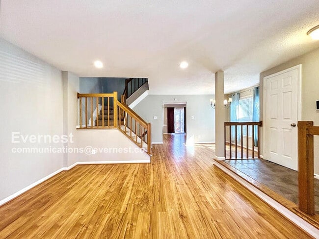 Building Photo - 1654 Oak Spring Way