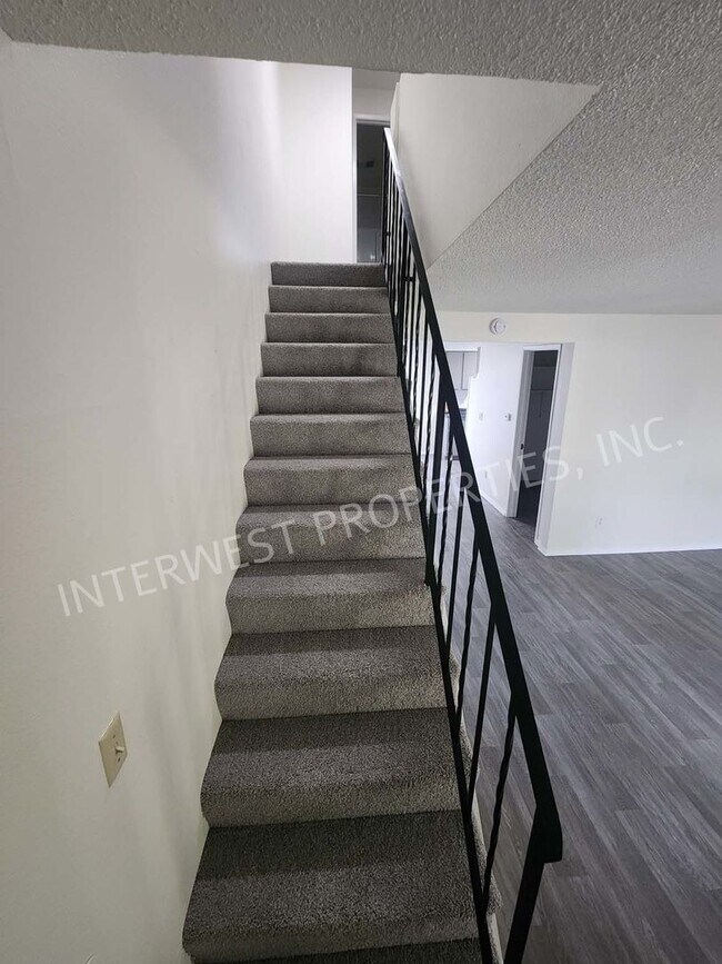 Building Photo - GUIL01