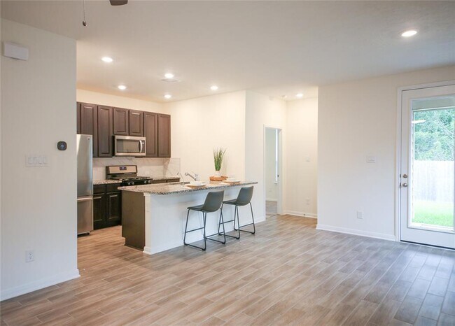 Building Photo - 27638 Mesabe Dr