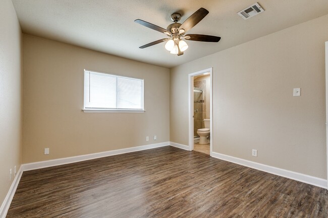 Building Photo - 4-BEDROOM NEAR THE MEDICAL CENTER!