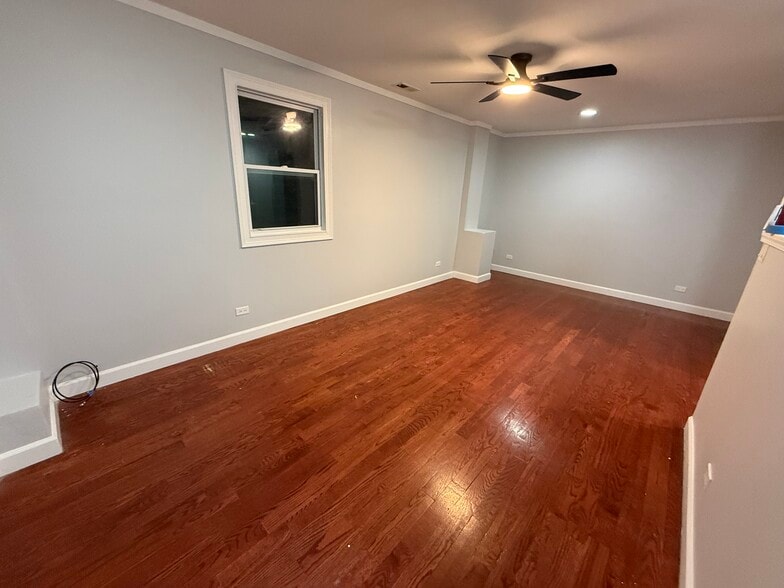 Building Photo - 5351 N Kimball Ave