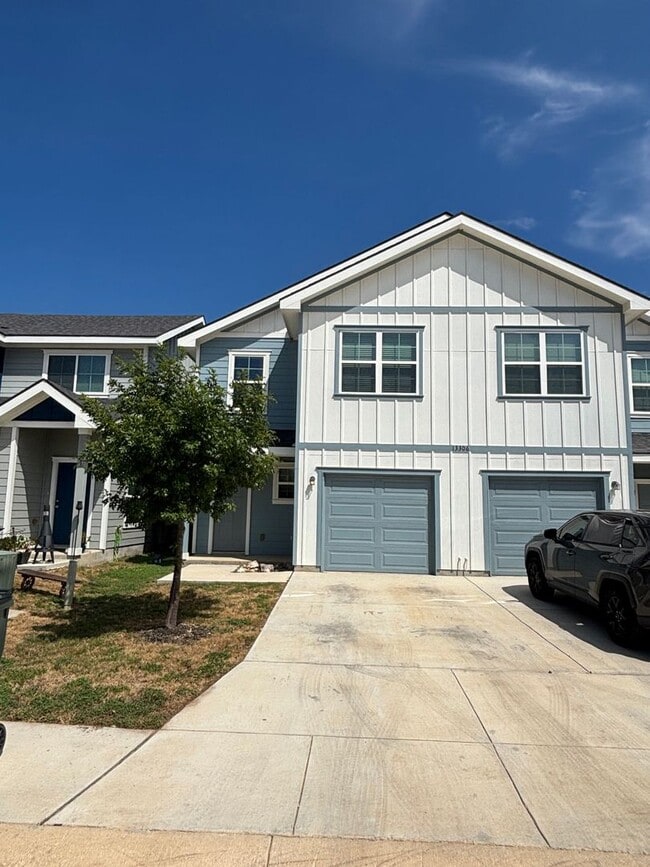 Building Photo - Luxury Townhome in Stadium Pointe NW San Antonio