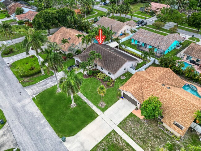 Building Photo - 7661 W Country Club Blvd