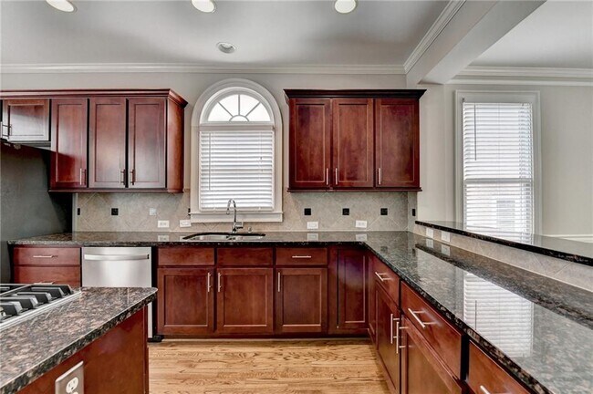 Building Photo - 486 Vinings Estates Dr SE