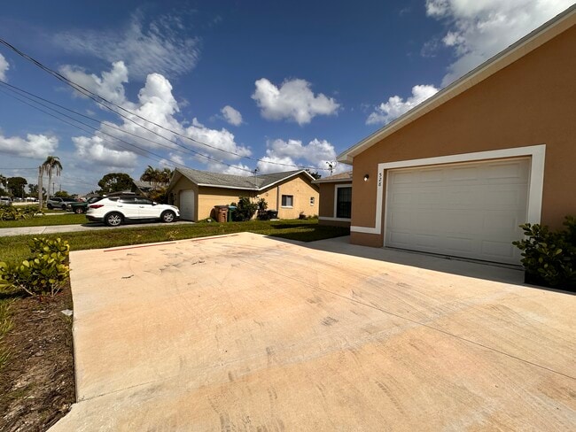 Building Photo - 528 SE 4th Terrace