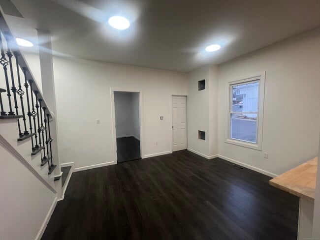 Building Photo - 28 Wall St