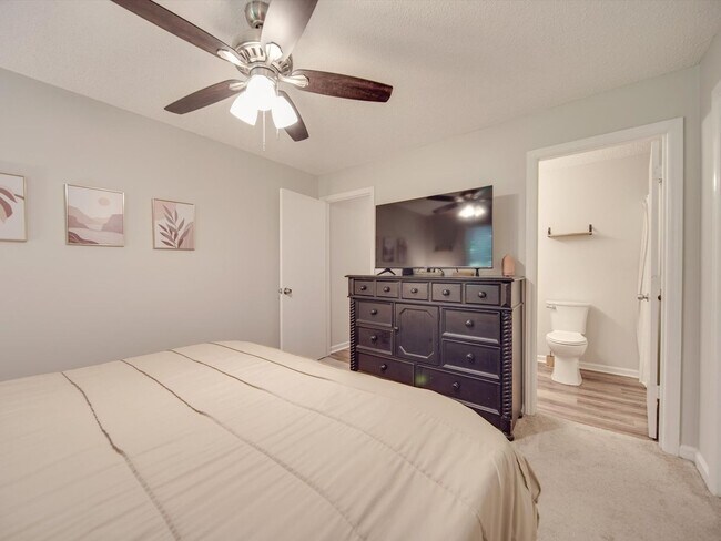 Building Photo - 1052 Churchill Downs Ct