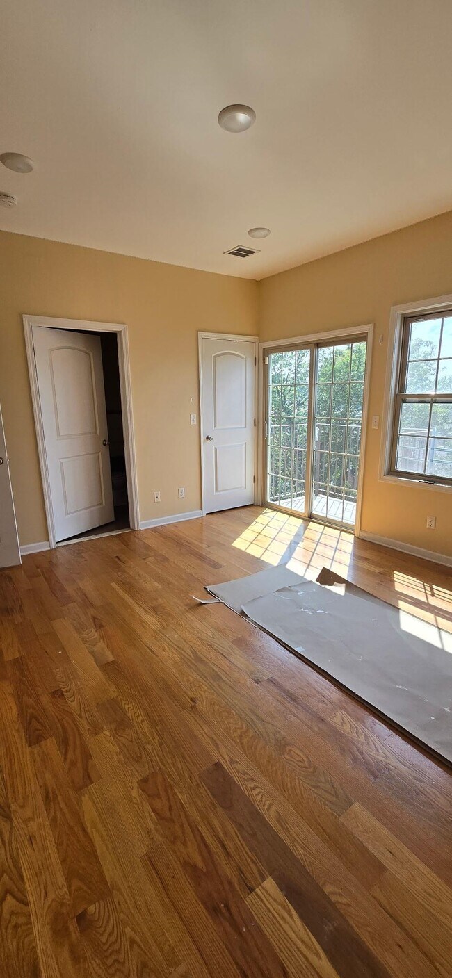 Building Photo - 47 Terhune Ave