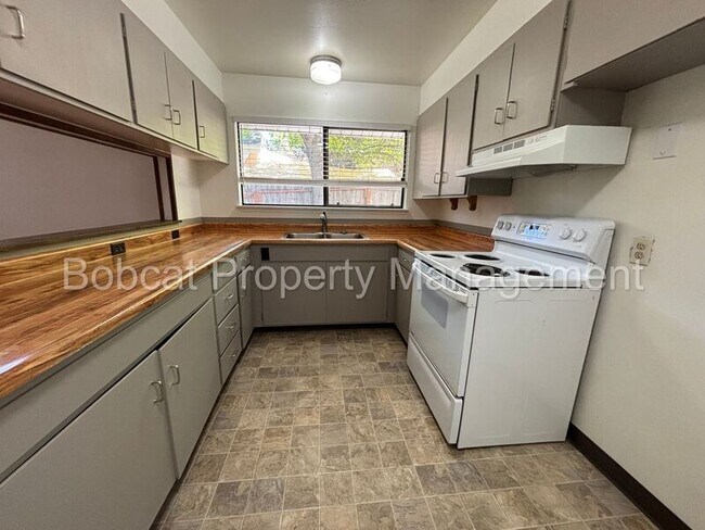 Building Photo - 750 Crain St