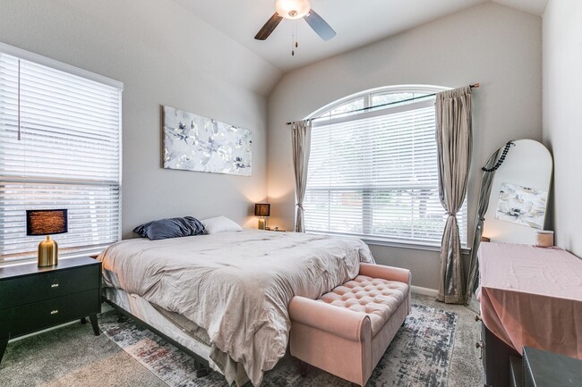 Building Photo - BEAUTIFUL 3-BEDROOM HOME IN THE ENCLAVE AT...