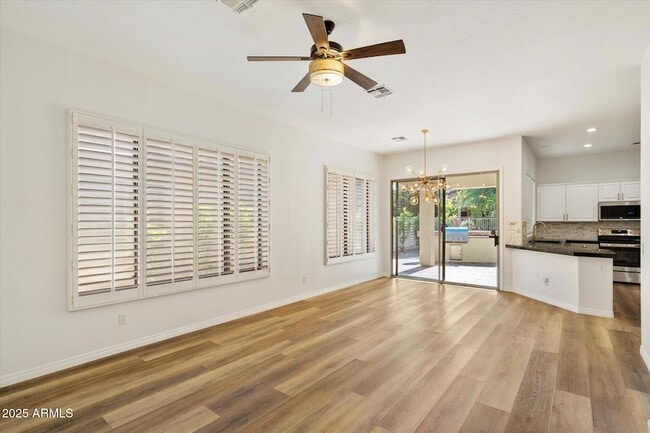 Building Photo - 1925 W Olive Way