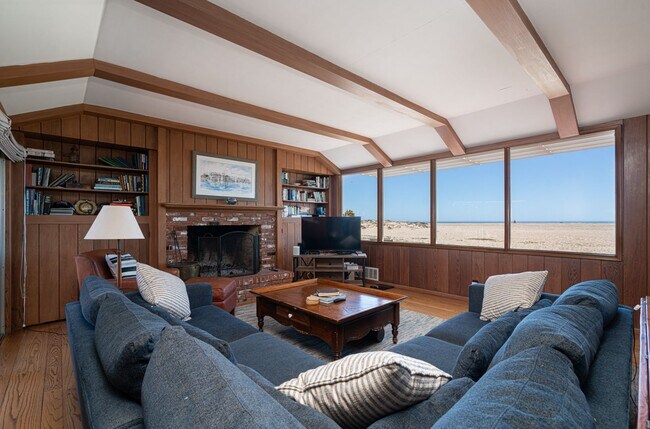 Building Photo - Winter Lease in Exclusive Peninsula Point ...