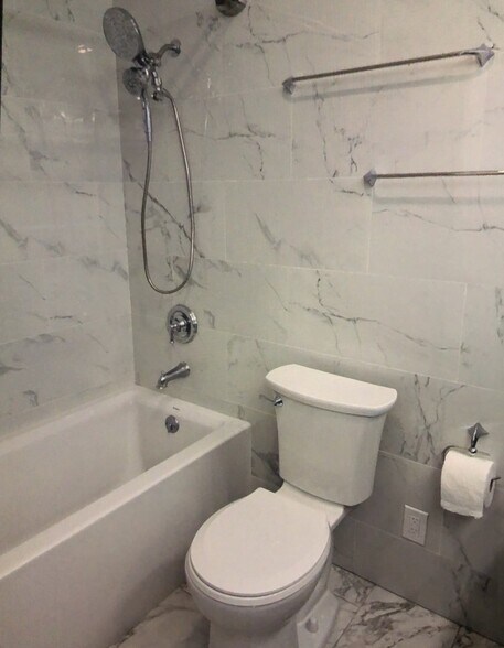 Building Photo - 3555 Northwood Dr