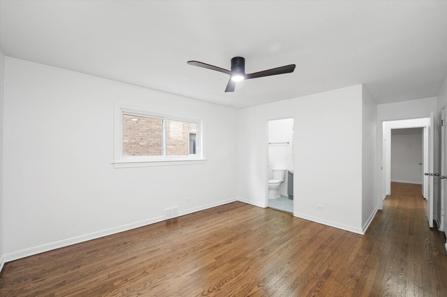 Building Photo - 7056 N Rockwell St