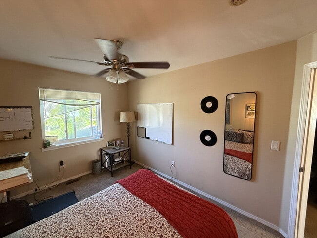 Building Photo - 739 Ponderosa Dr