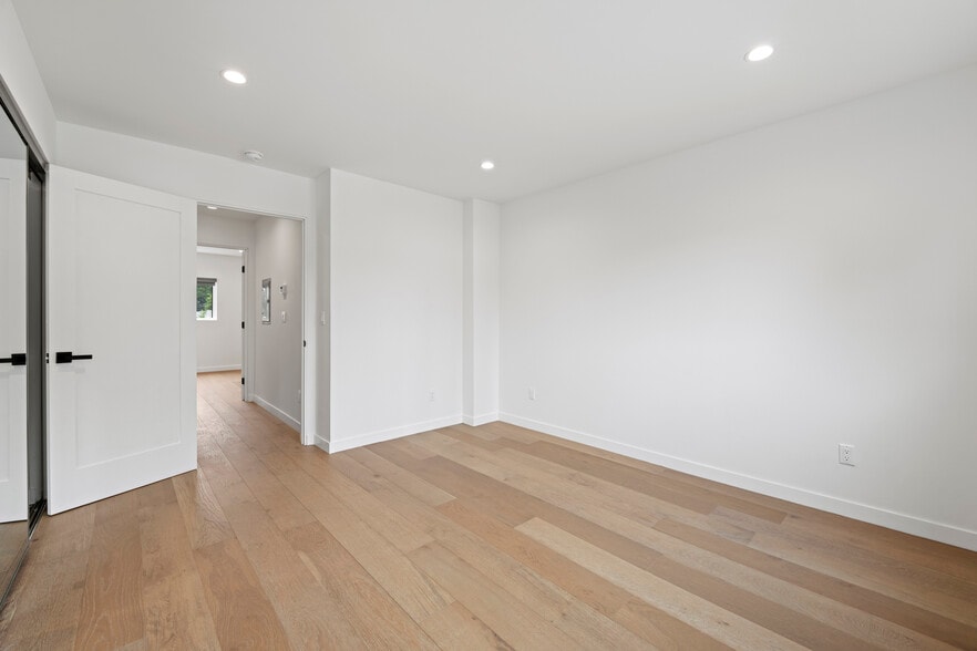 Building Photo - 8104 Paso Robles Ave