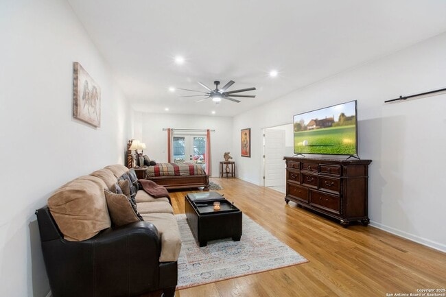 Building Photo - 423 College Blvd