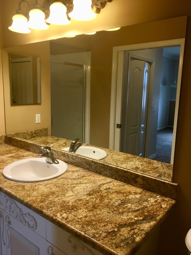 Building Photo - 8550 Kingbird Loop