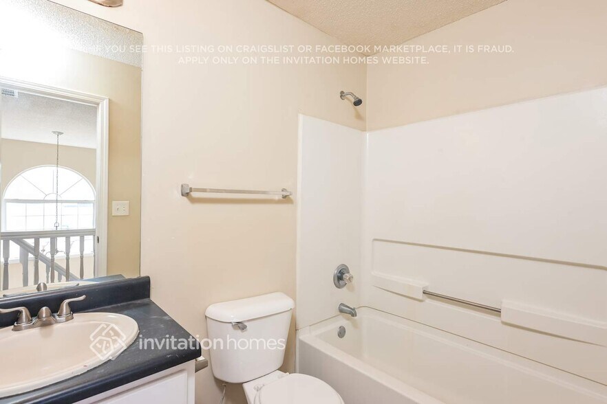 Building Photo - 597 Lakewater View Dr