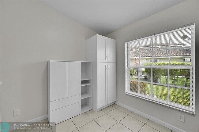 Building Photo - 5642 NW 118th Dr