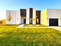 Building Photo - 6702 El Bosal Ln