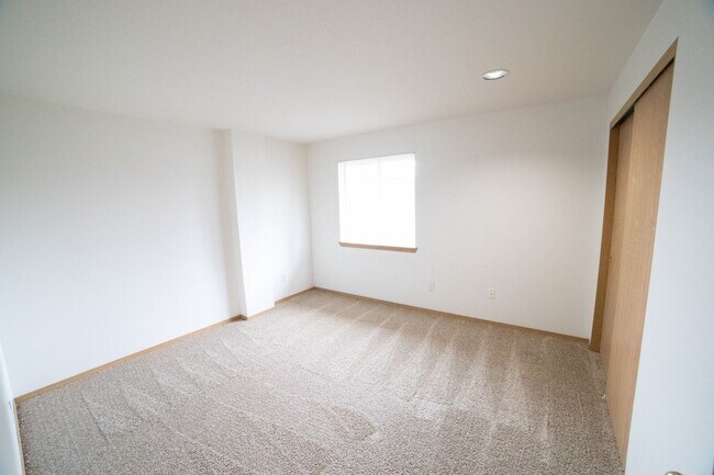 Building Photo - 3411-3423-3423 SE 85th Ave