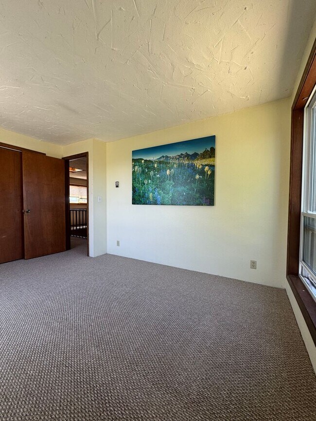 Building Photo - Idyllic 3bd, 2ba Retreat with Loft on 2+ A...
