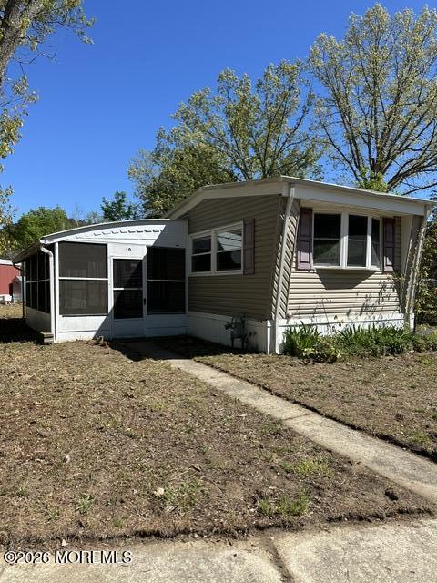 Building Photo - 10 Wistoria Dr