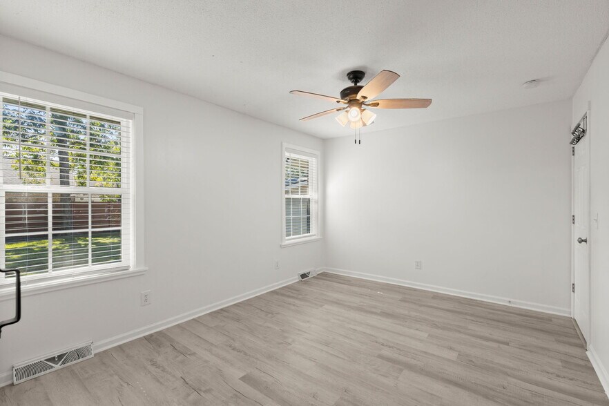 Building Photo - 12 Lighthouse Dr