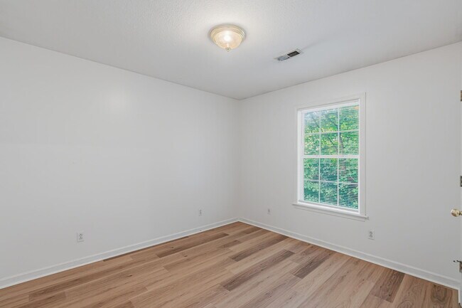 Building Photo - 3516 Acorn Woods Way,