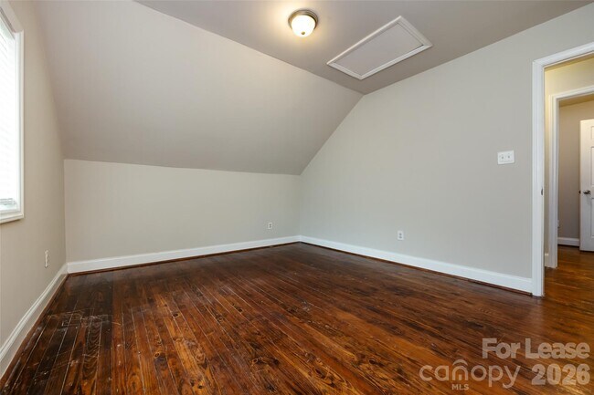 Building Photo - 1225 Kennon St