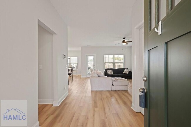 Building Photo - 568 Abode Ave