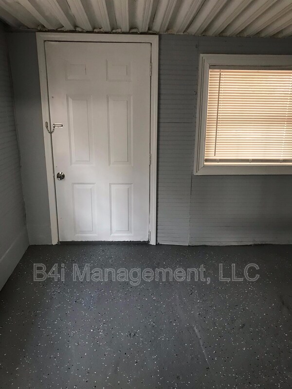 Building Photo - 4692 Beecher St