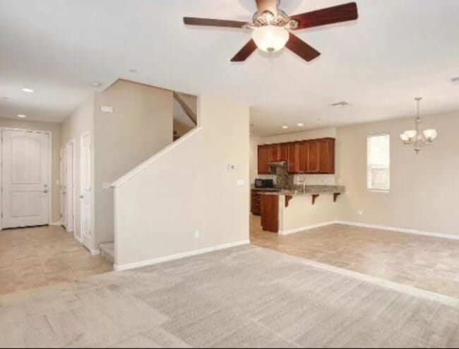 Building Photo - Beautiful and Sunny Home in Roseville Awai...