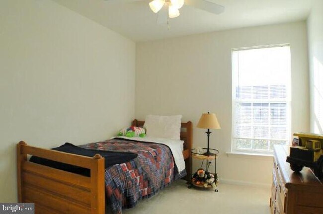 Building Photo - 1914 Cavalier Ln