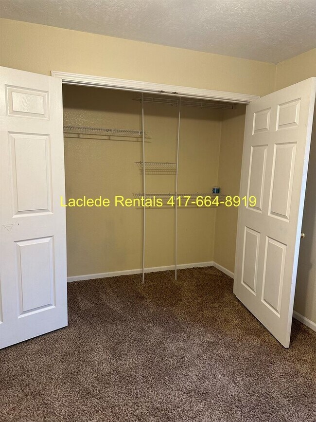 Building Photo - 3 Bedroom 2 Bathroom Duplex