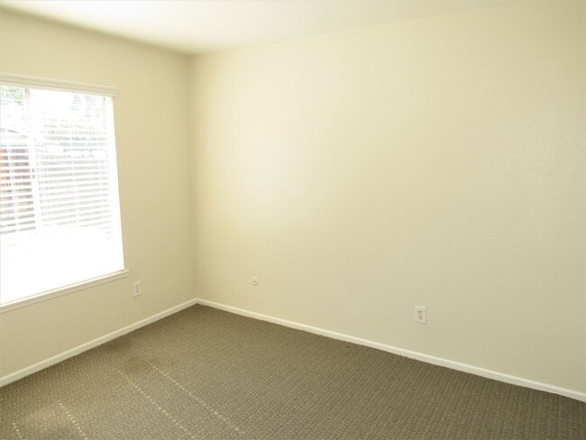 Building Photo - Spacious and Well Maintained 3 Bedroom 2 Bath single Family Home in The City of Riverside