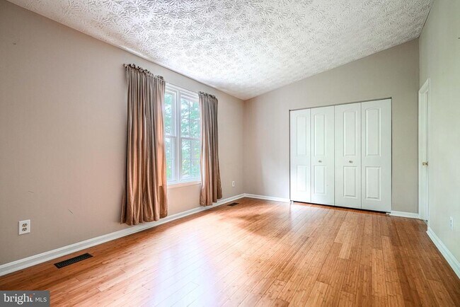 Building Photo - 43 Oak Crest Ct
