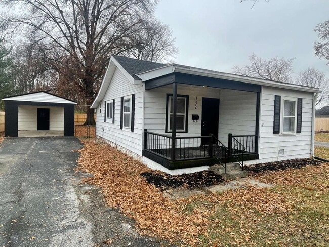 Building Photo - 2 Bedroom located on a quiet street in popular Beech Grove